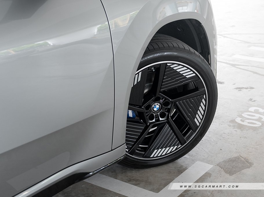 https://i.i-sgcm.com/new_cars/cars/22068/22068_g21