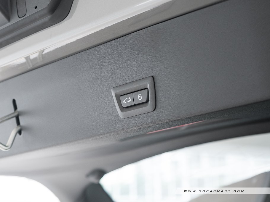 https://i.i-sgcm.com/new_cars/cars/22068/22068_g34