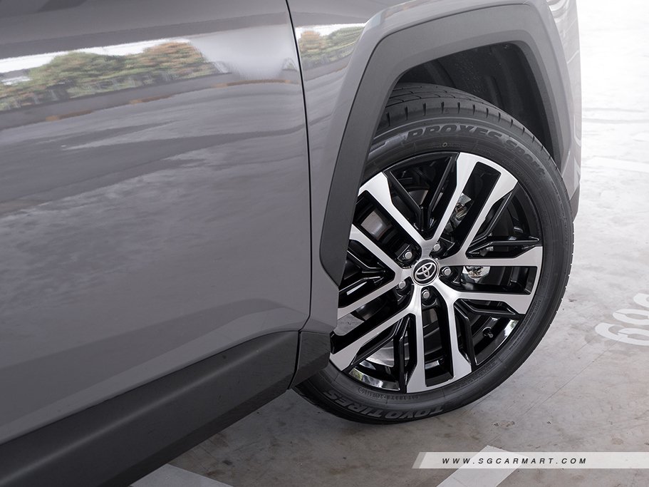 https://i.i-sgcm.com/new_cars/cars/22093/22093_g23