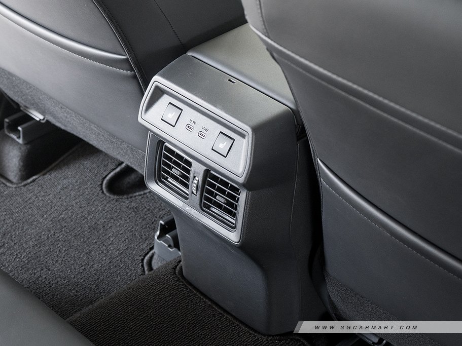 https://i.i-sgcm.com/new_cars/cars/22093/22093_g31