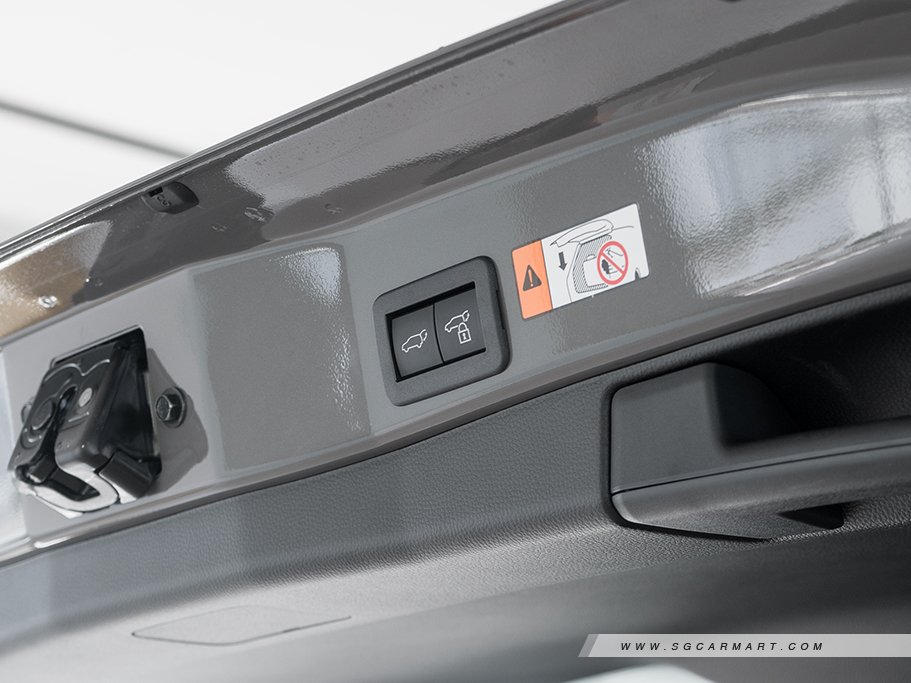 https://i.i-sgcm.com/new_cars/cars/22093/22093_g34