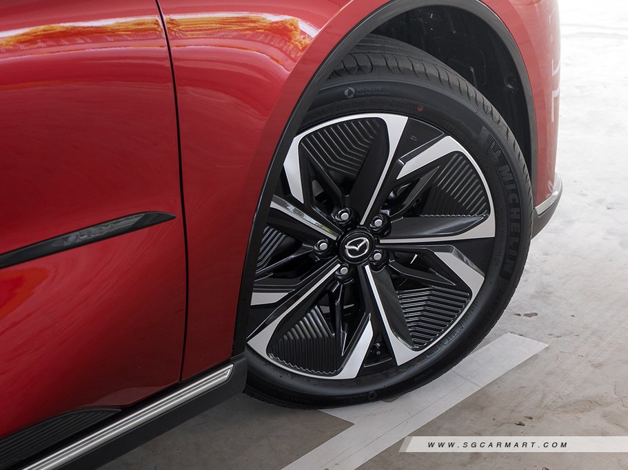 https://i.i-sgcm.com/new_cars/cars/22097/22097_g26