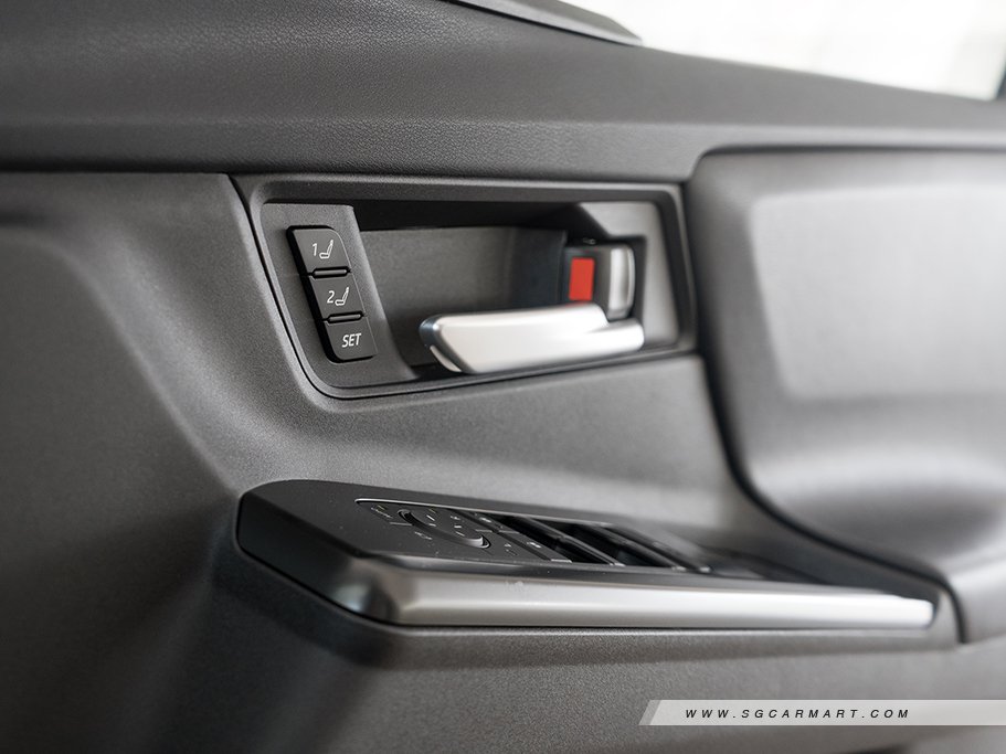 https://i.i-sgcm.com/new_cars/cars/22138/22138_g30