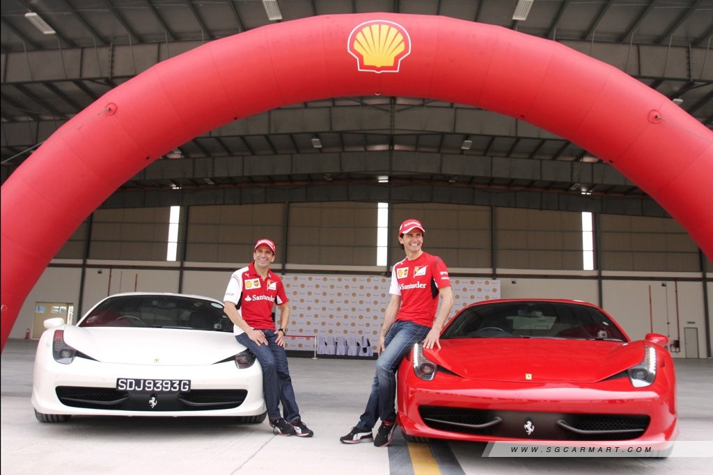 A driving experience with Pedro de la Rosa