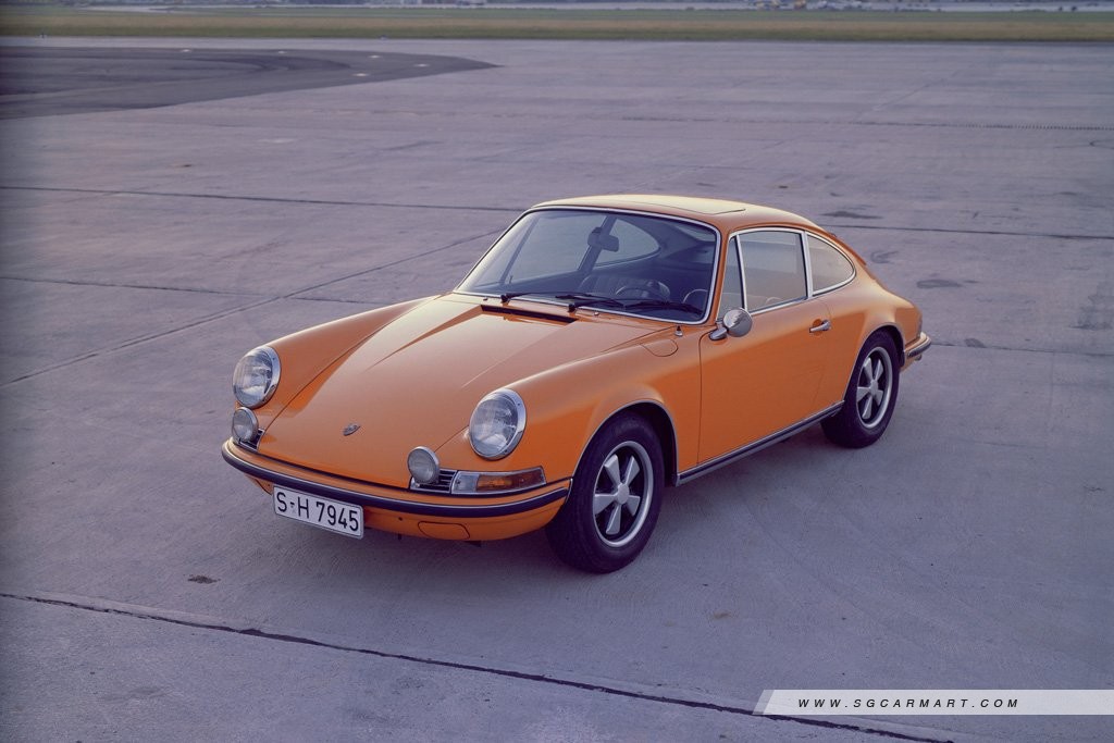 Porsche 911 orange