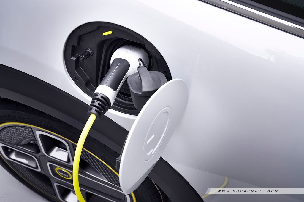 charge a hybrid car 2