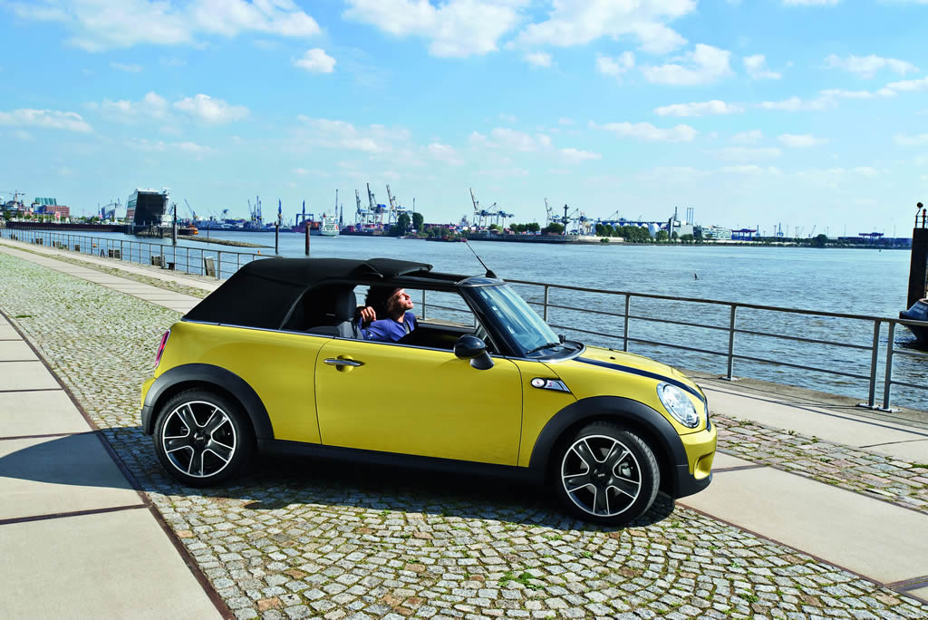 MINI showcases the new Convertible in Detroit