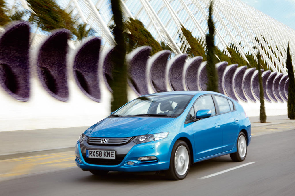 ASIMO to introduce New Honda Insight Hybrid to Europe
