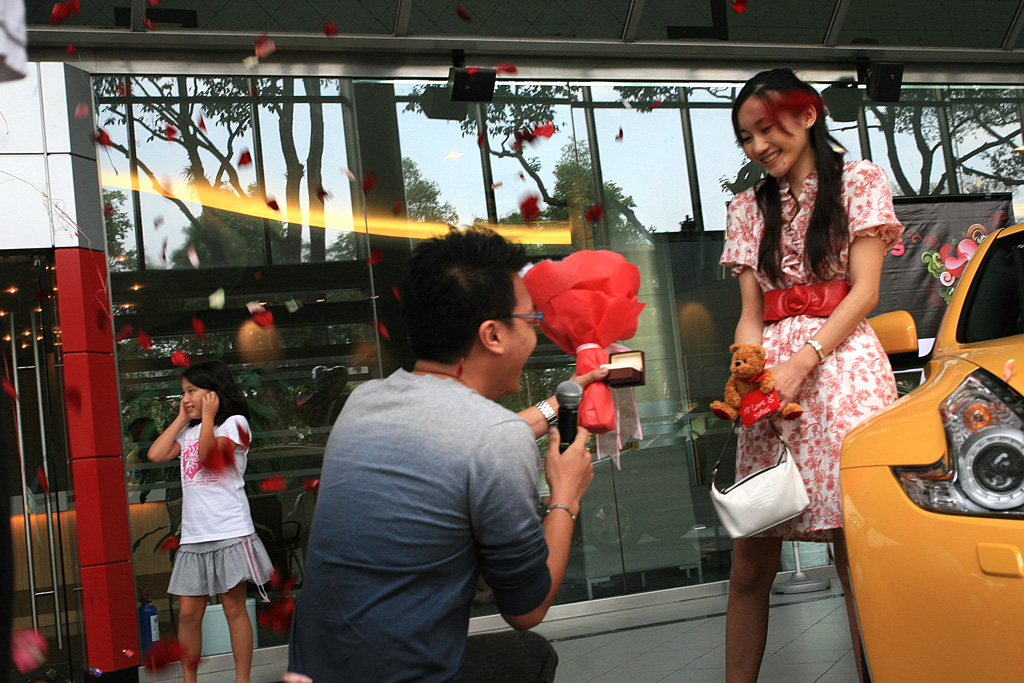 Shocking wedding proposal at Nissan showroom