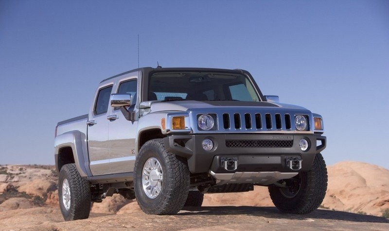 Hummer reveals the new H3 and H3T