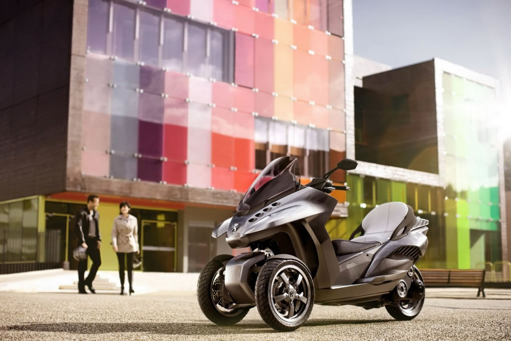 skuffe Steward indtryk Peugeot unveils the HYbrid3 Evolution three-wheeled scooter concept -  Sgcarmart