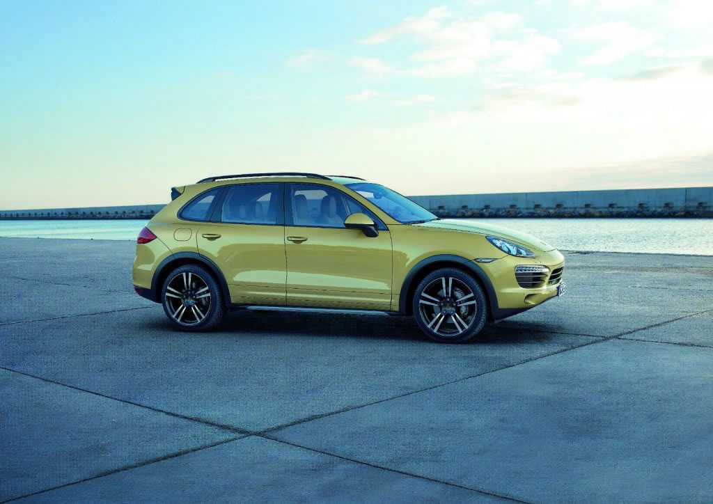 Porsche to unveil the Cayenne S Hybrid at the New York Motor Show
