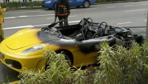 Ferrari F430 catches fire along Stamford Road