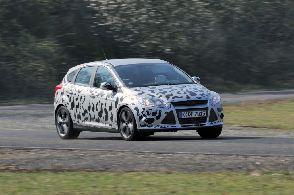 Ford Focus ST previewed undergoing testing