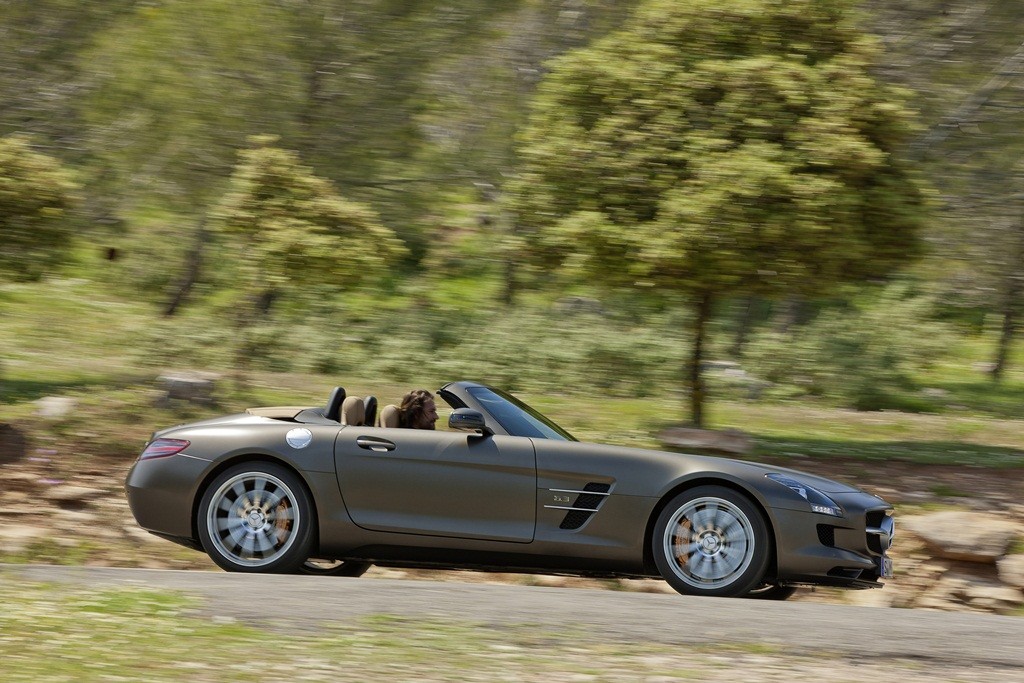Mercedes-Benz SLS AMG Roadster officially released
