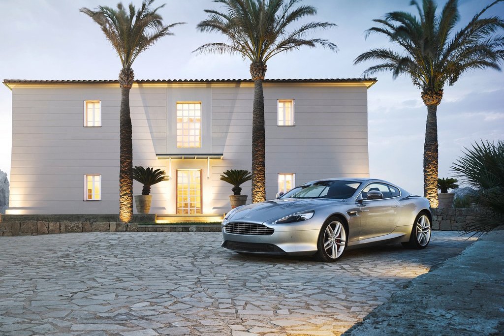 Aston Martin reveals the refined 2013 DB9 that replaces the Virage