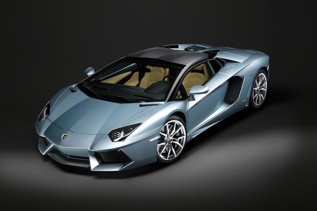 Lamborghini unveils Aventador 700-4 Roadster