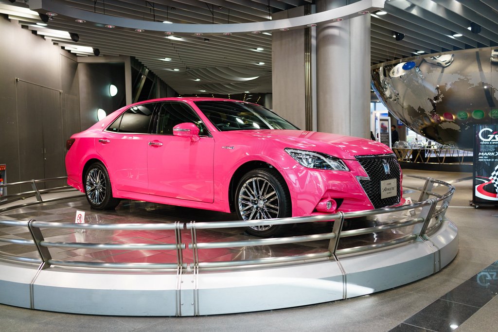 Toyota to start selling hot pink Crown in Japan
