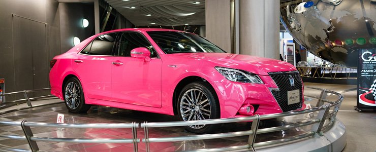 Toyota to start selling hot pink Crown in Japan