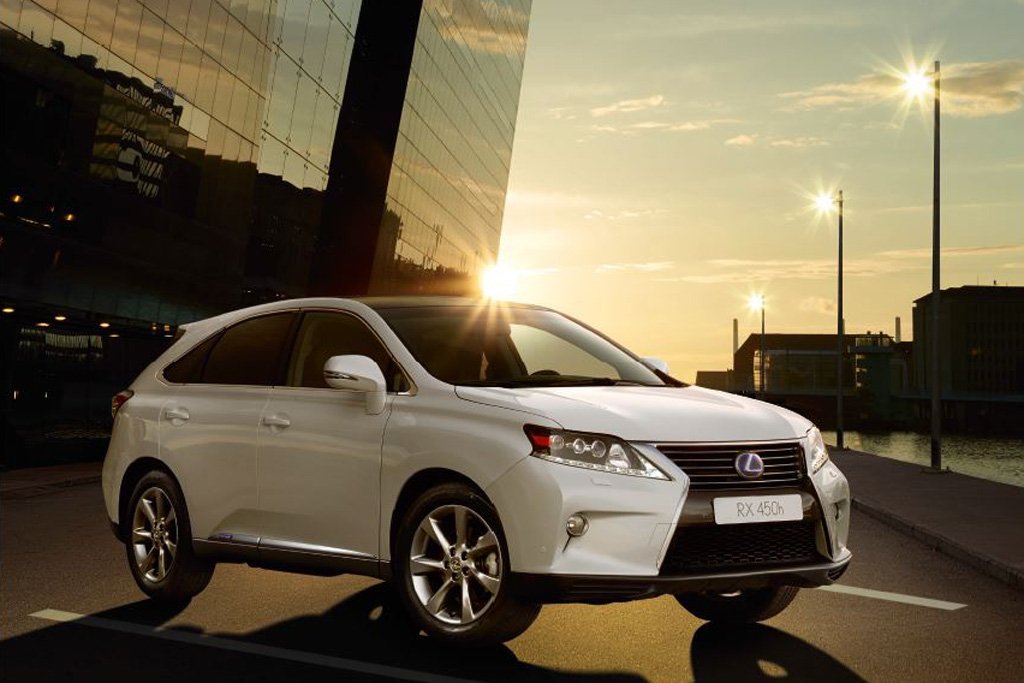 Lexus adds new Advance trim to RX450h in the U.K.