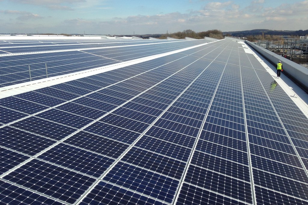 Jaguar Land Rover installs U.K.'s largest rooftop solar panel array ...