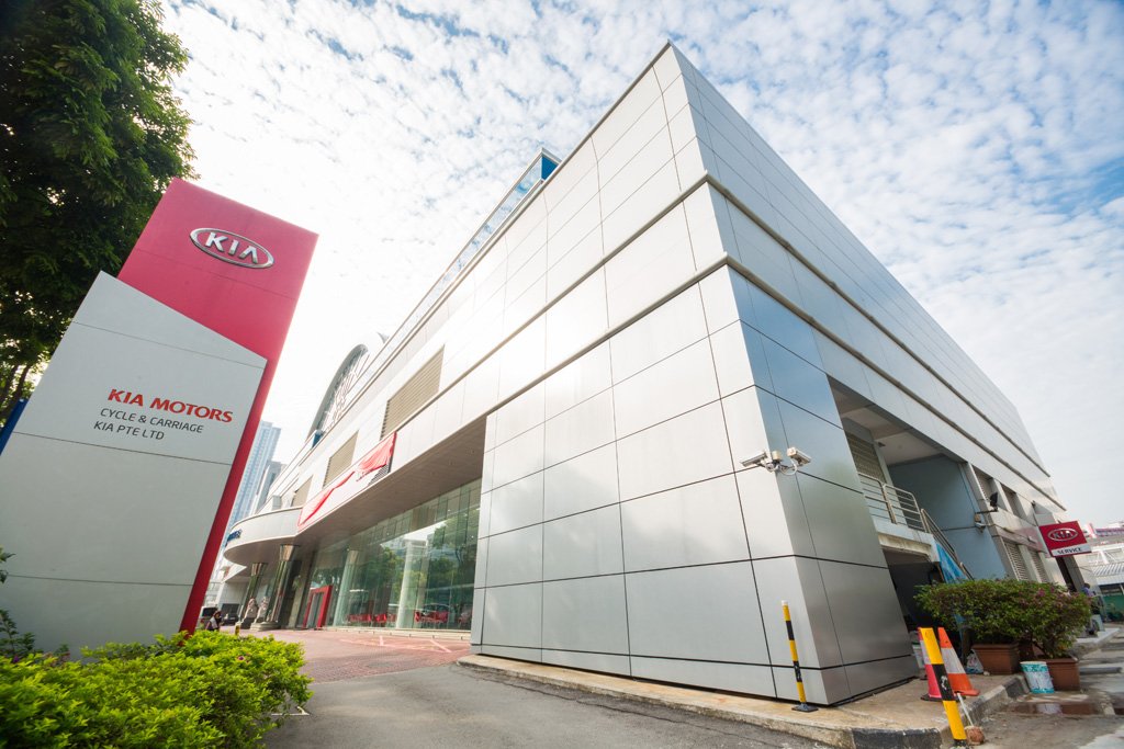 Kia moves to a bigger showroom and service reception