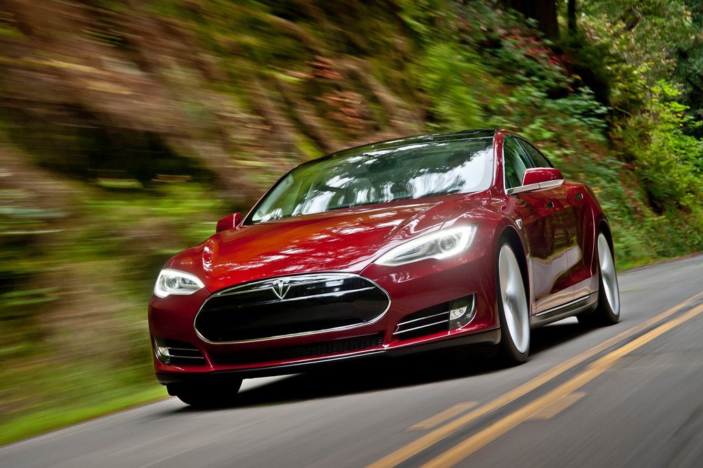 Tesla delivers first right-hand drive Model S in London
