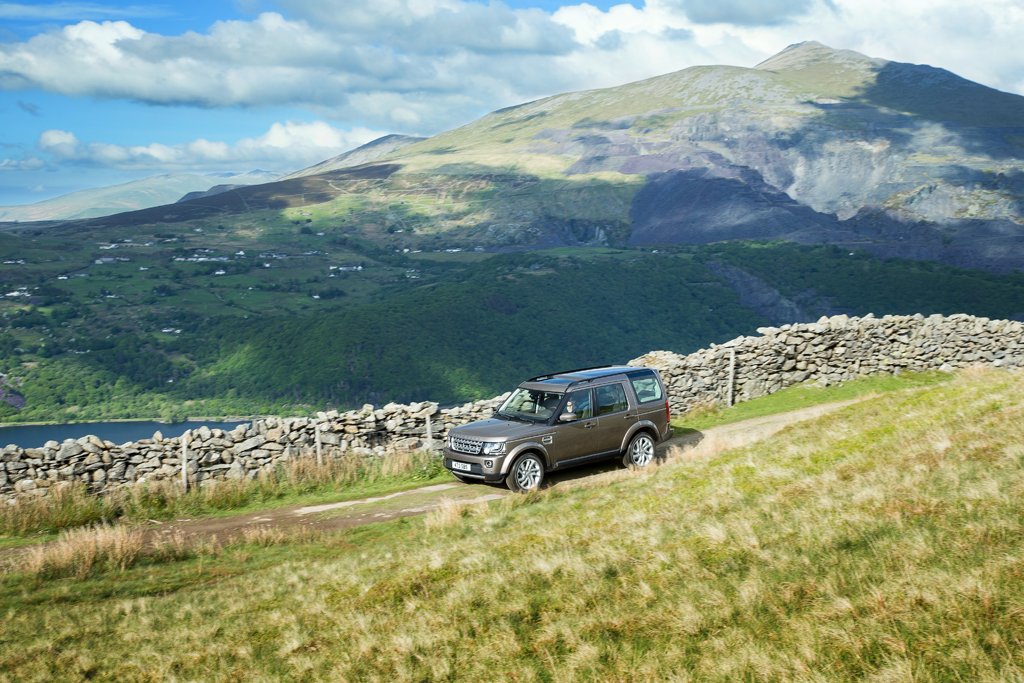 Land Rover extends features from Anniversary model to all Discovery models