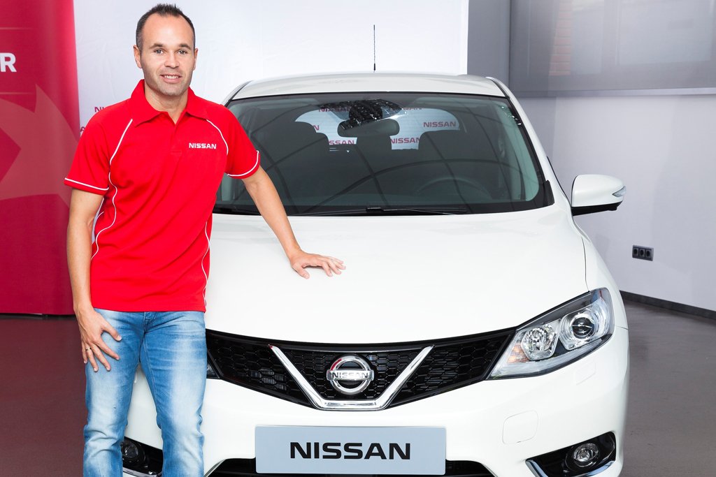 Nissan celebrates first customer delivery of all new Pulsar in Spain