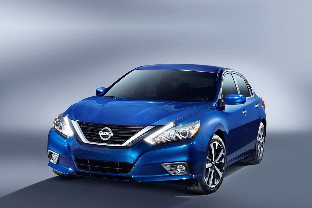 Nissan unveils the extensively redesigned Altima for the 2016 model year