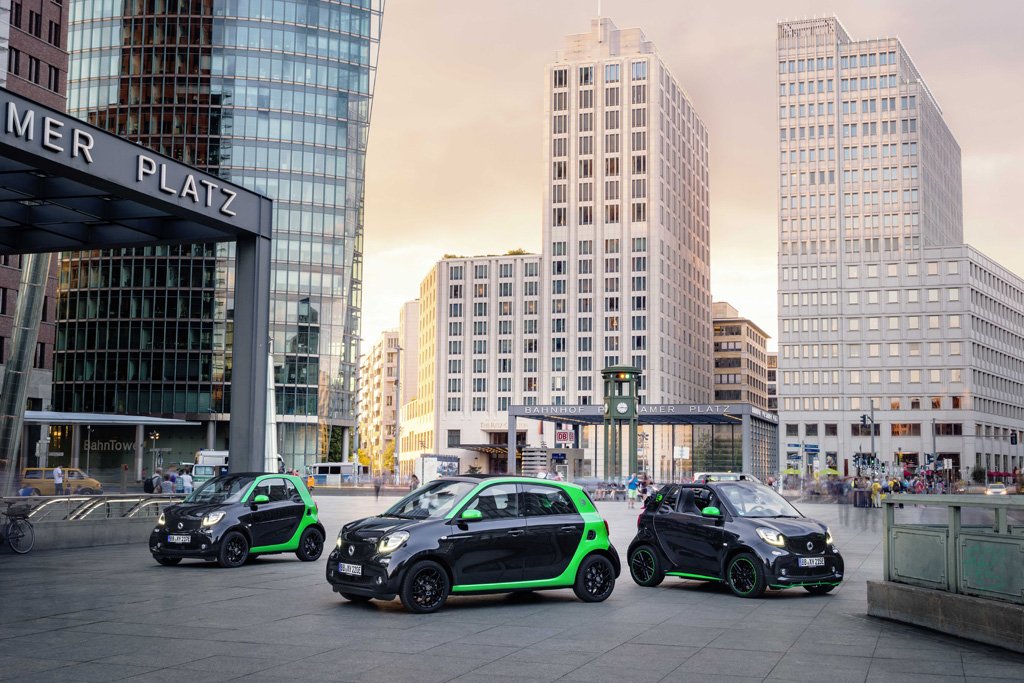 World premiere of the fourth generation Smart electric drive
