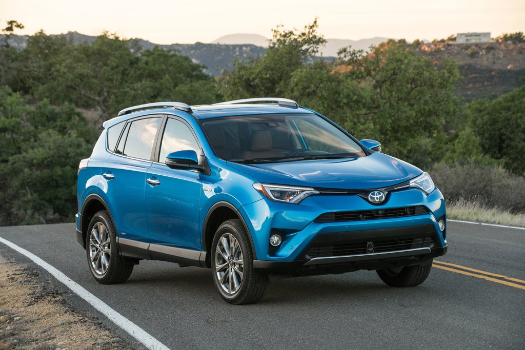 Toyota presents RAV4 Hybrid to heroic soldier at New York Auto Show