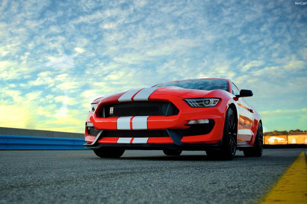 40 iconic Ford Mustangs lead the way to Beaulieu's Simply Ford