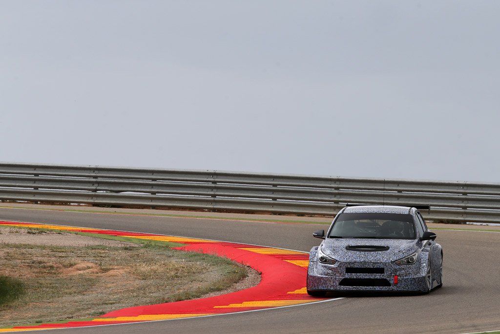 Hyundai Motorsport begins testing the new generation i30 TCR