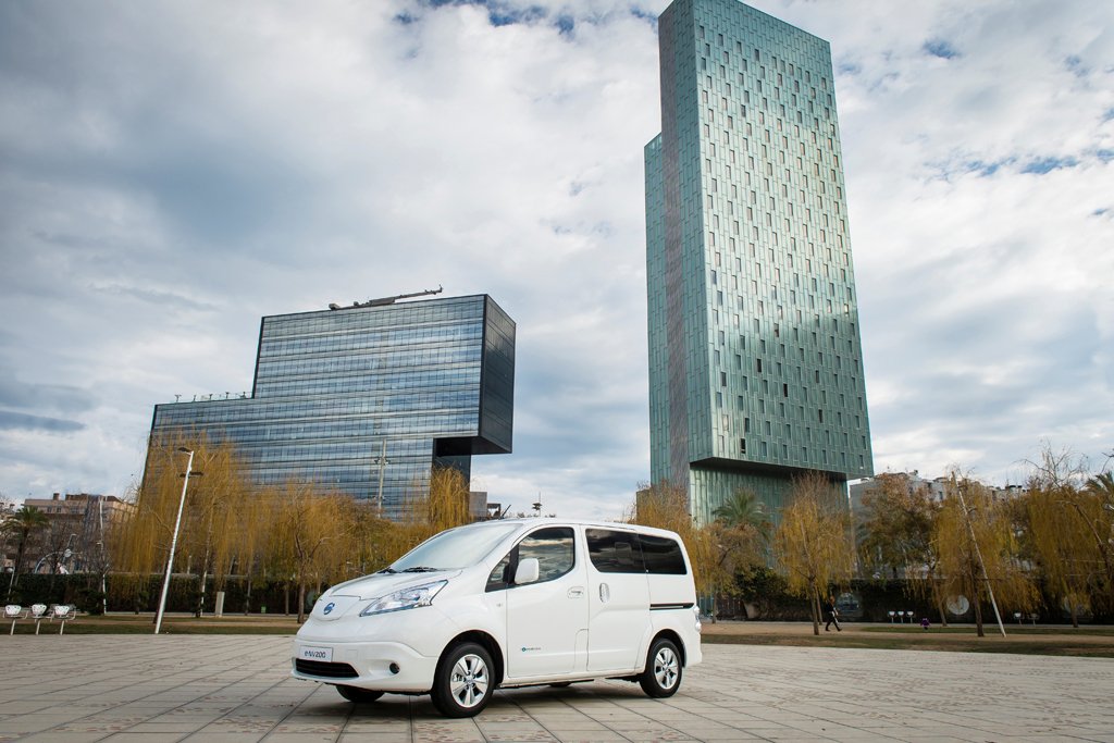 World premiere of the new longer range Nissan e-NV200 van