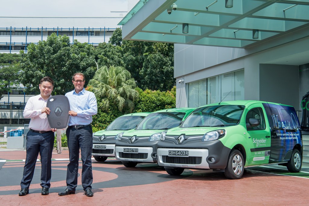 Renault delivers first batch of full-electric Kangoo Z.E. to Schneider Electric