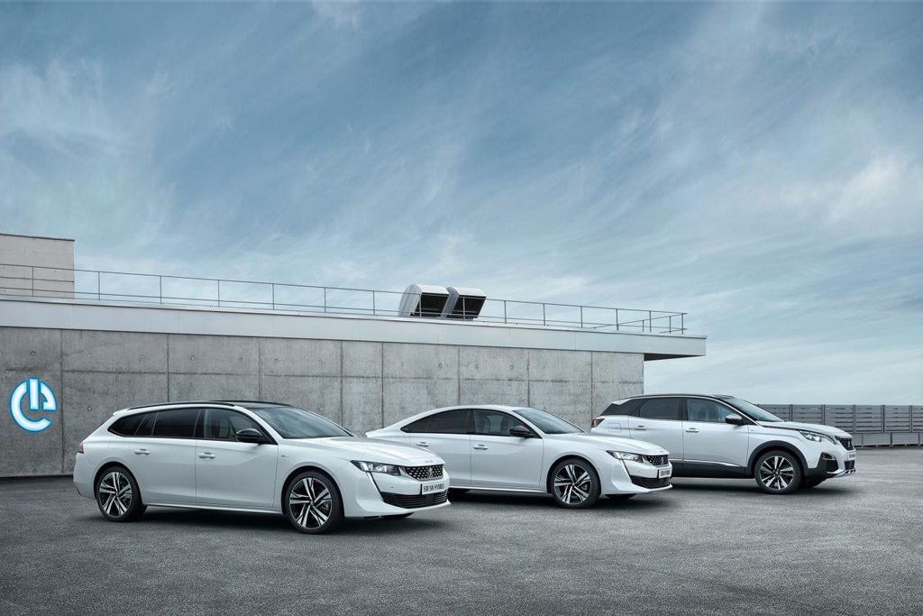 Peugeot unveils new plug-in hybrid engine range
