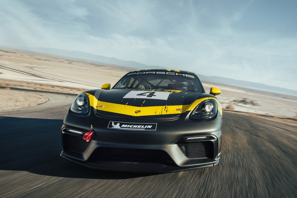 New Porsche 718 Cayman GT4 Clubsport featuring natural-fibre body parts