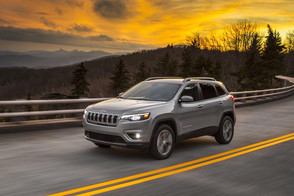 Jeep Cherokee earns IIHS top safety pick rating