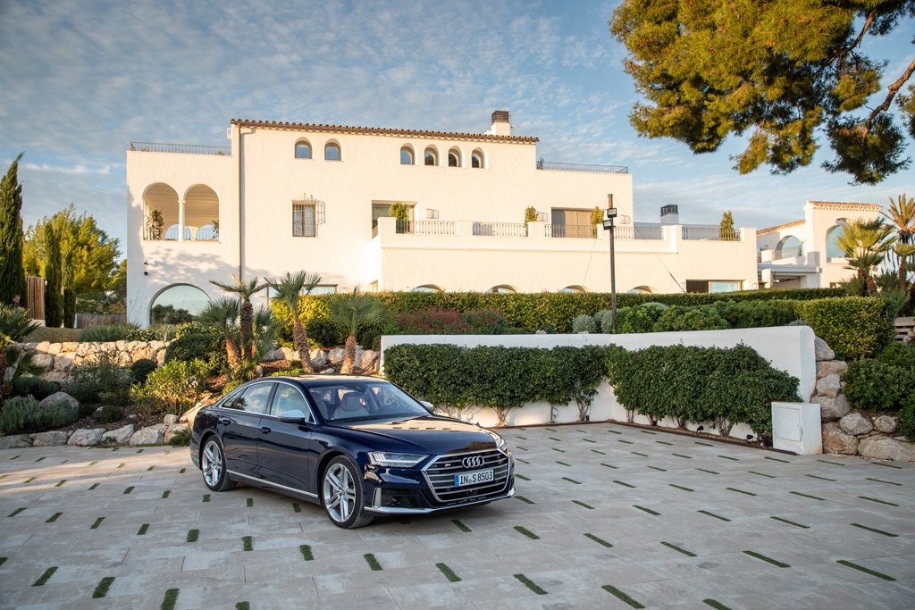 Luxury and athleticism in the new Audi S8