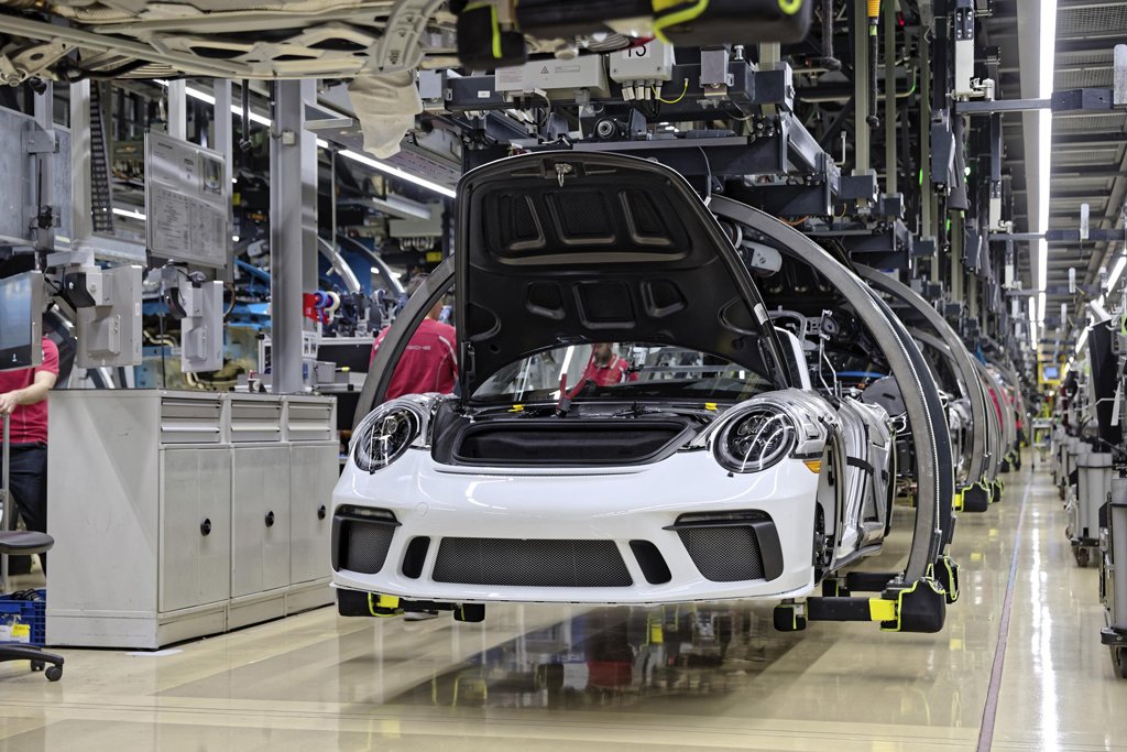 Final 991 Porsche 911 rolls off the assembly line