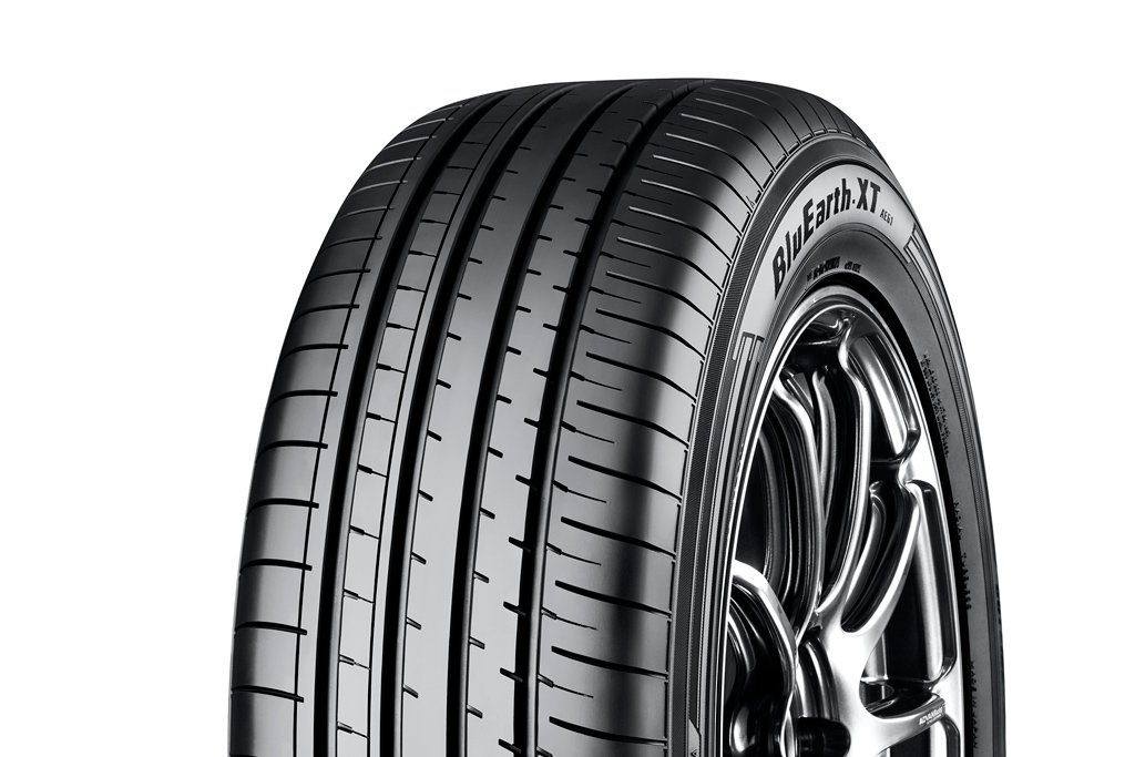 新車外し】Yokohama BluEarth-XT235/60R18 103H （BluEarth-XTの