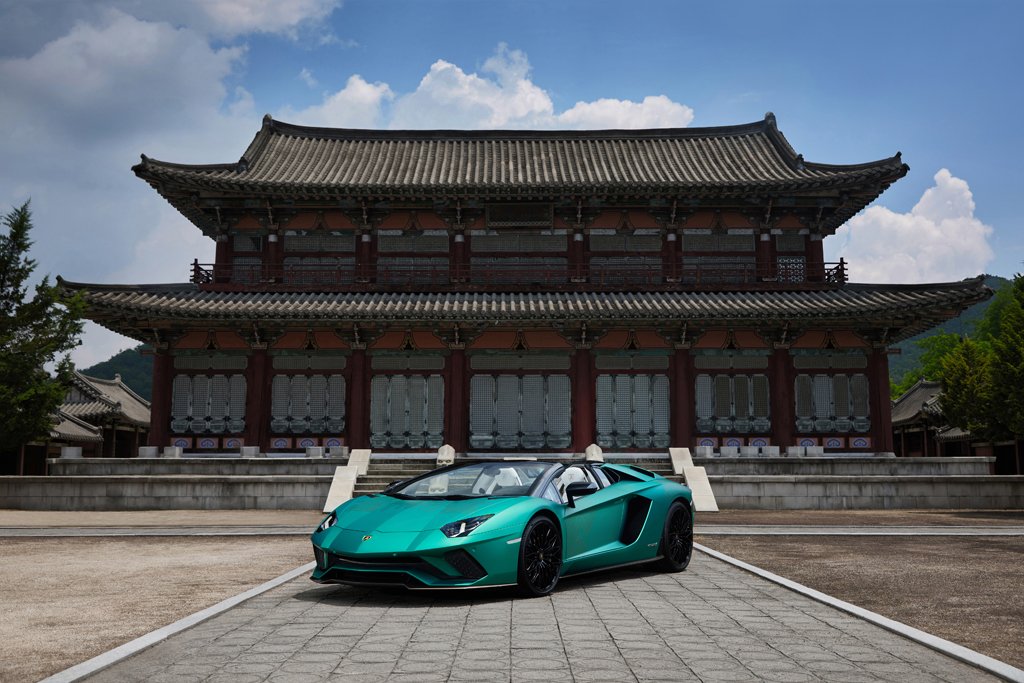 Lamborghini reveals Aventador S Roadster Korean Special Series
