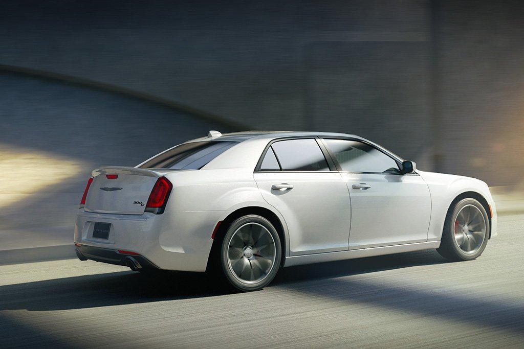 The HEMI powered Chrysler 300C has arrived - Sgcarmart