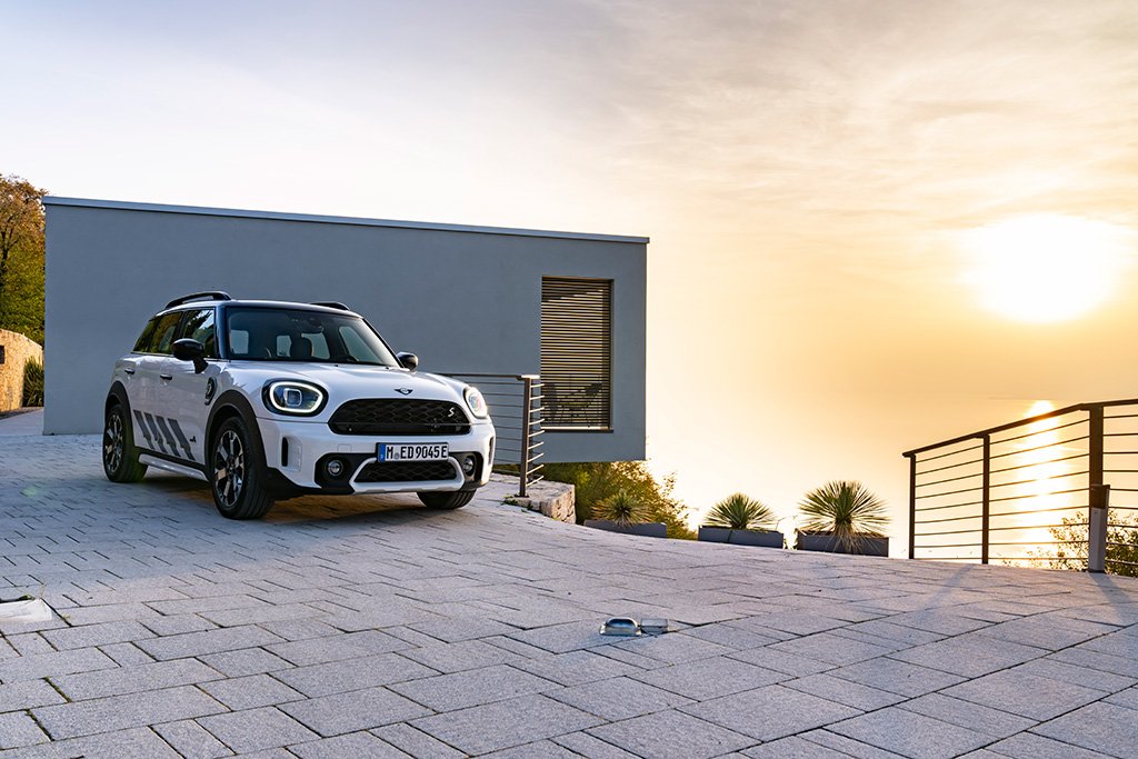 MINI Launches Nanuq White Colour For The Cooper SE Countryman Untamed ...