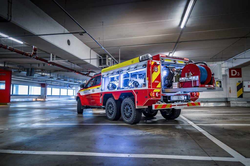 This HILOAD fire truck is designed to fight electric car fires