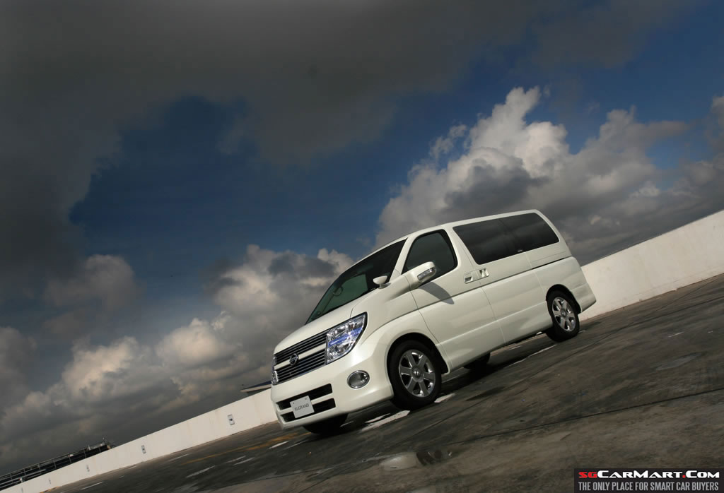 Nissan Elgrand 2.5 Highway Star (A) Review