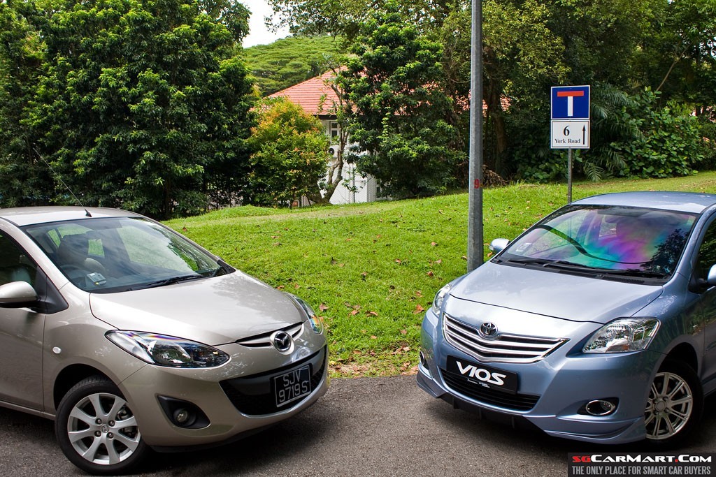 Mazda2 Sedan 1.5 (A) vs Toyota Vios 1.5E (A)