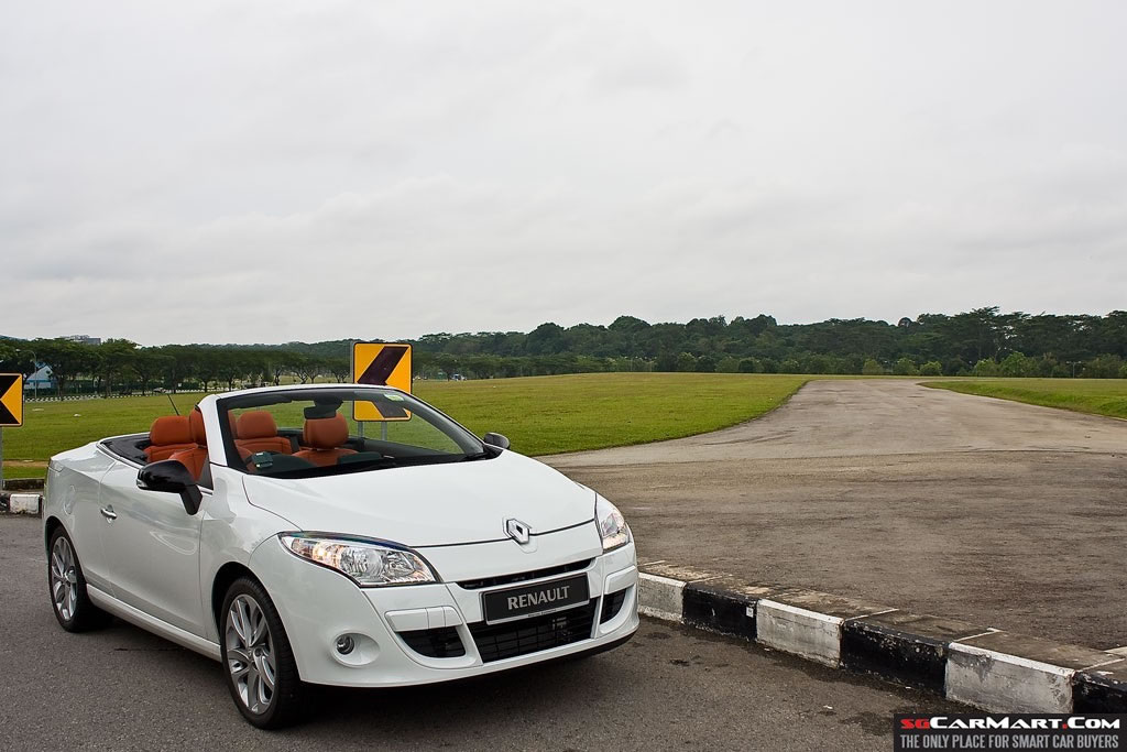 Renault Megane Coupe-Cabriolet 2.0 (A) Review