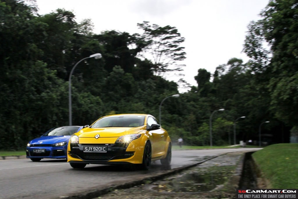 Volkswagen Scirocco R 2.0 DSG (A) vs Renault Megane RS 2.0T (M)
